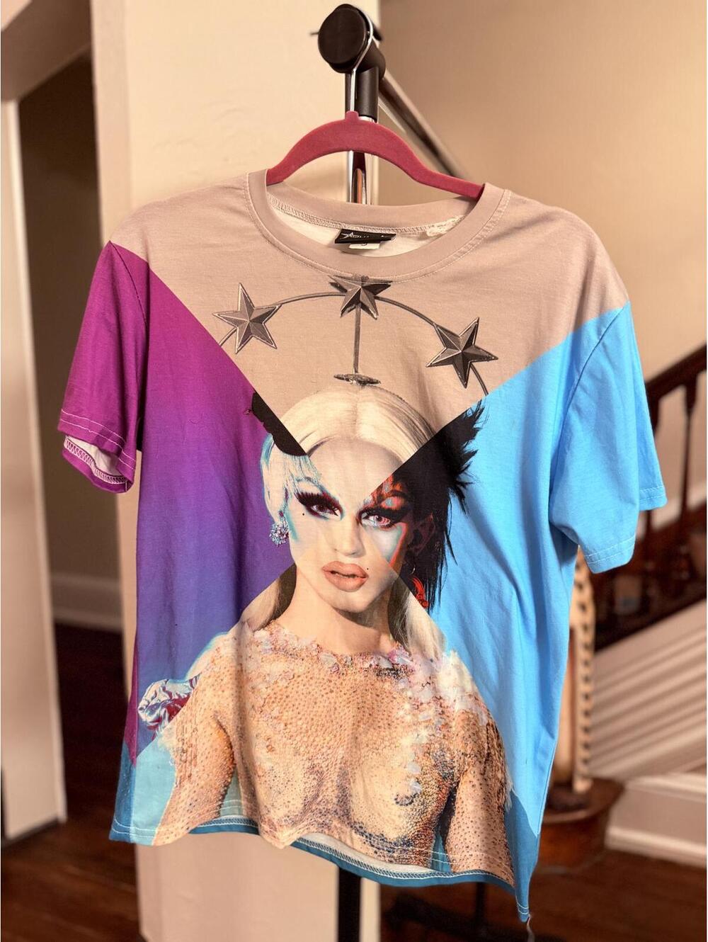 Aquaria Graphic Short Sleeve T-Shirt Size Small